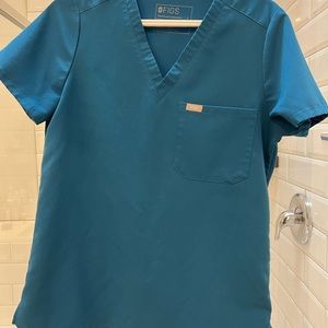 FIGS size small Catarina one pocket top